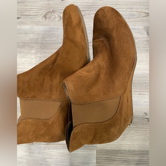 Faux suede ankle boots 8 1/2 shoe department - Picture 1 of 5